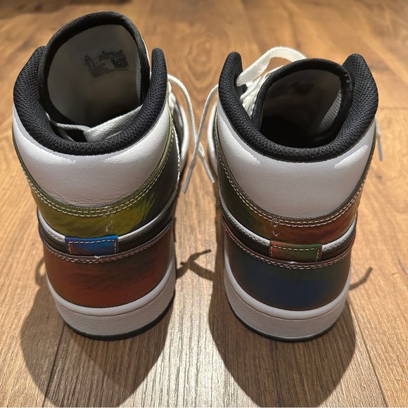 Jordan 1 mid Heat Reactive- 9.5M - Picture 6 of 8